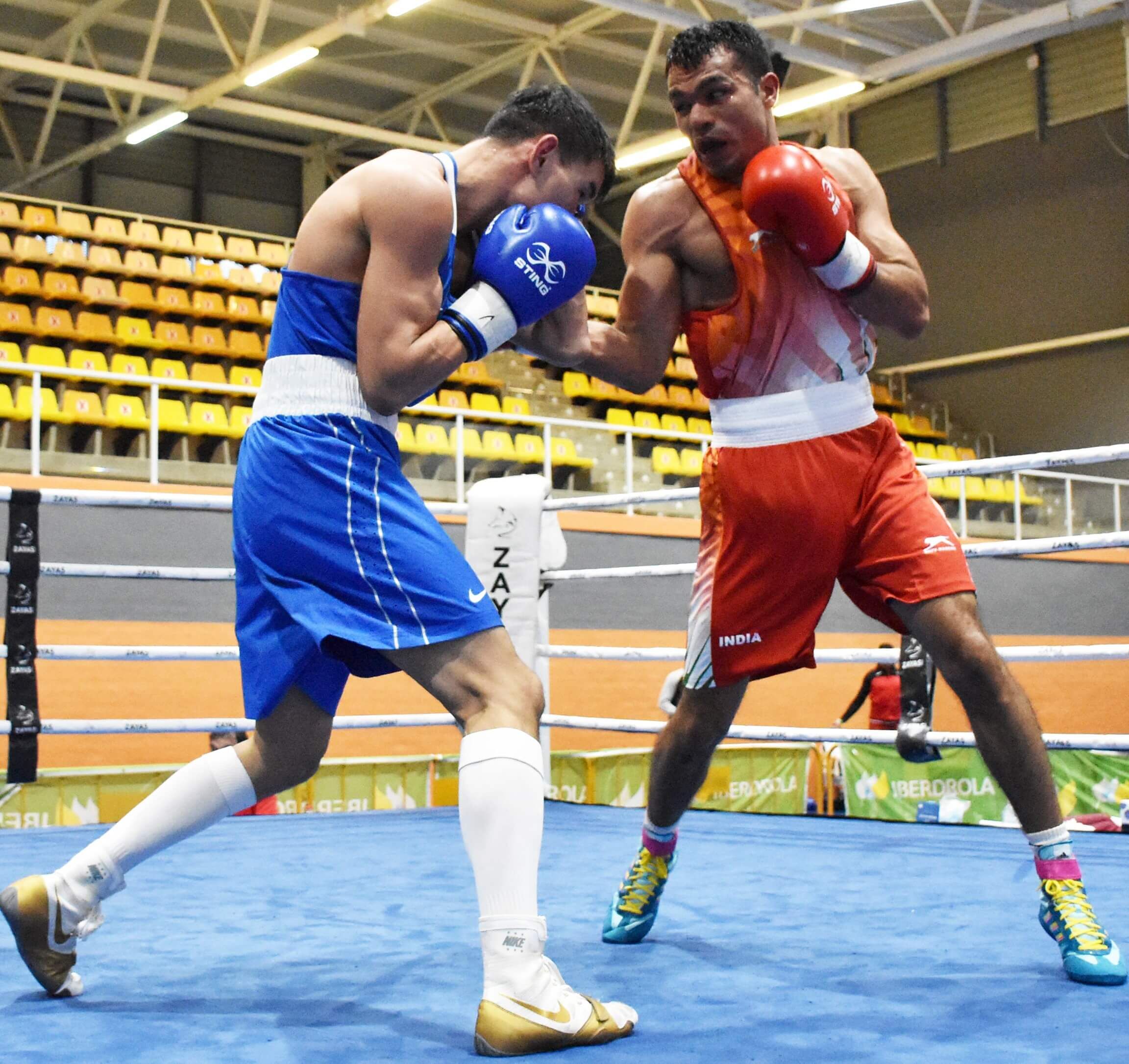 Pooja vence al campeón del mundo 9 boxeadores indios en la final del Campeonato de España