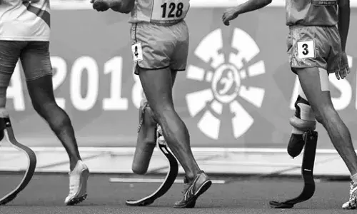 Para athletes compete in darkness at National Championships