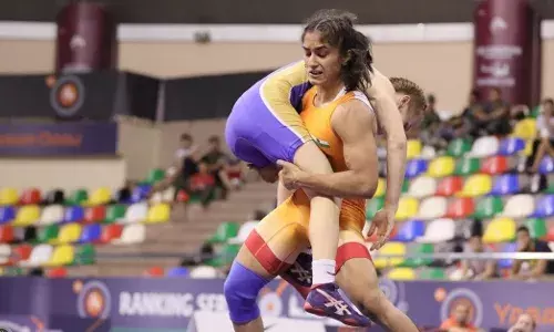 Wrestling: Vinesh Phogat wins gold at Asian Championships