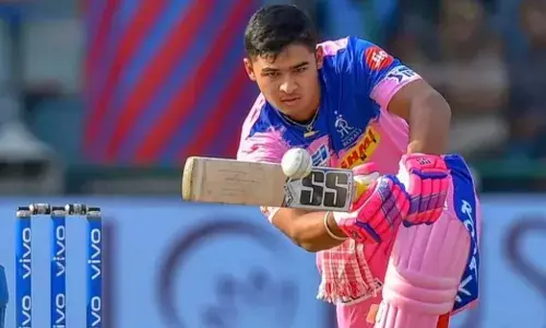 IPL 2021: RCB vs RR – Riyan Parag brings out the Helicopter