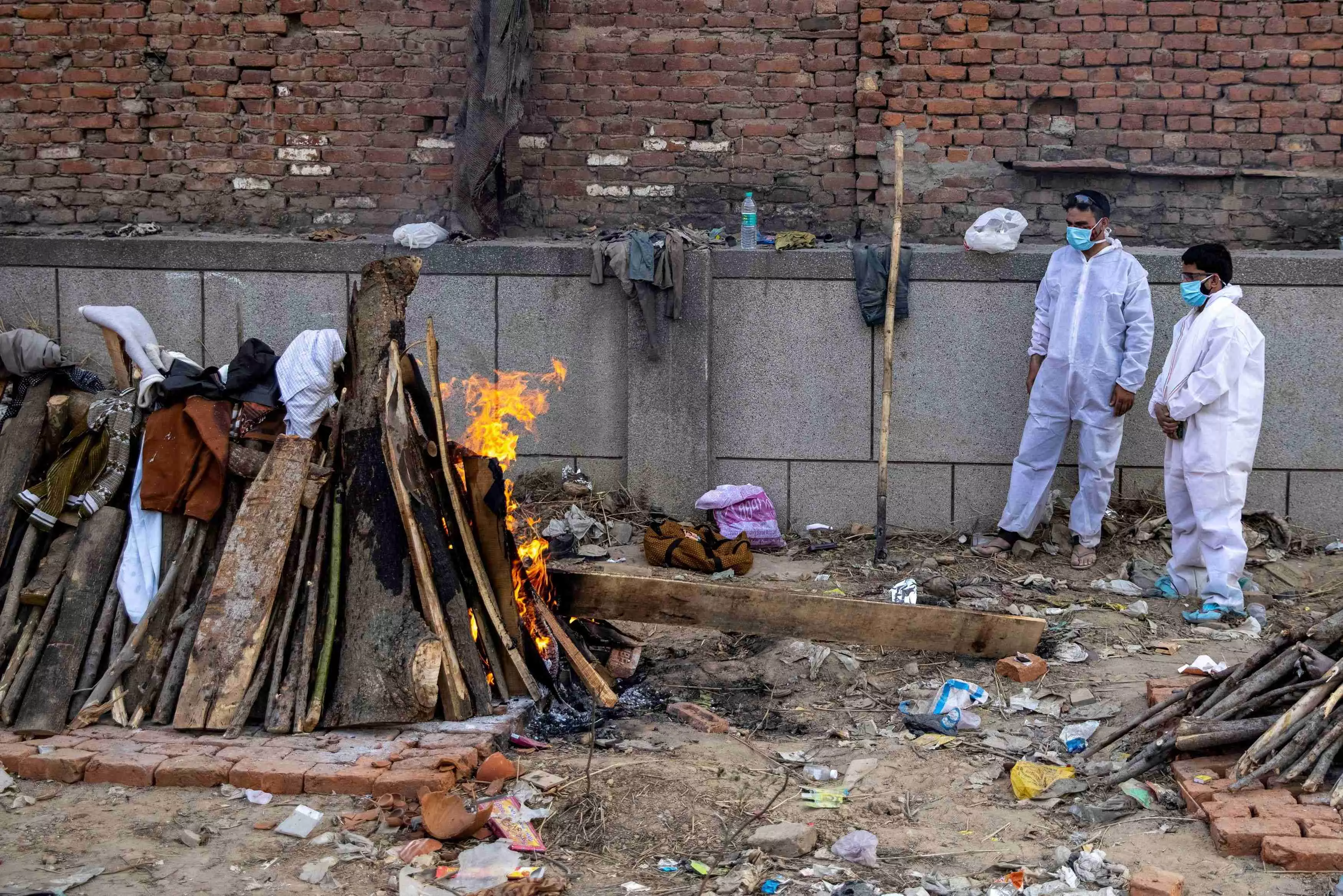 Mass cremations are taking place with a deluge of COVID related deaths in India (Source: Reuters)