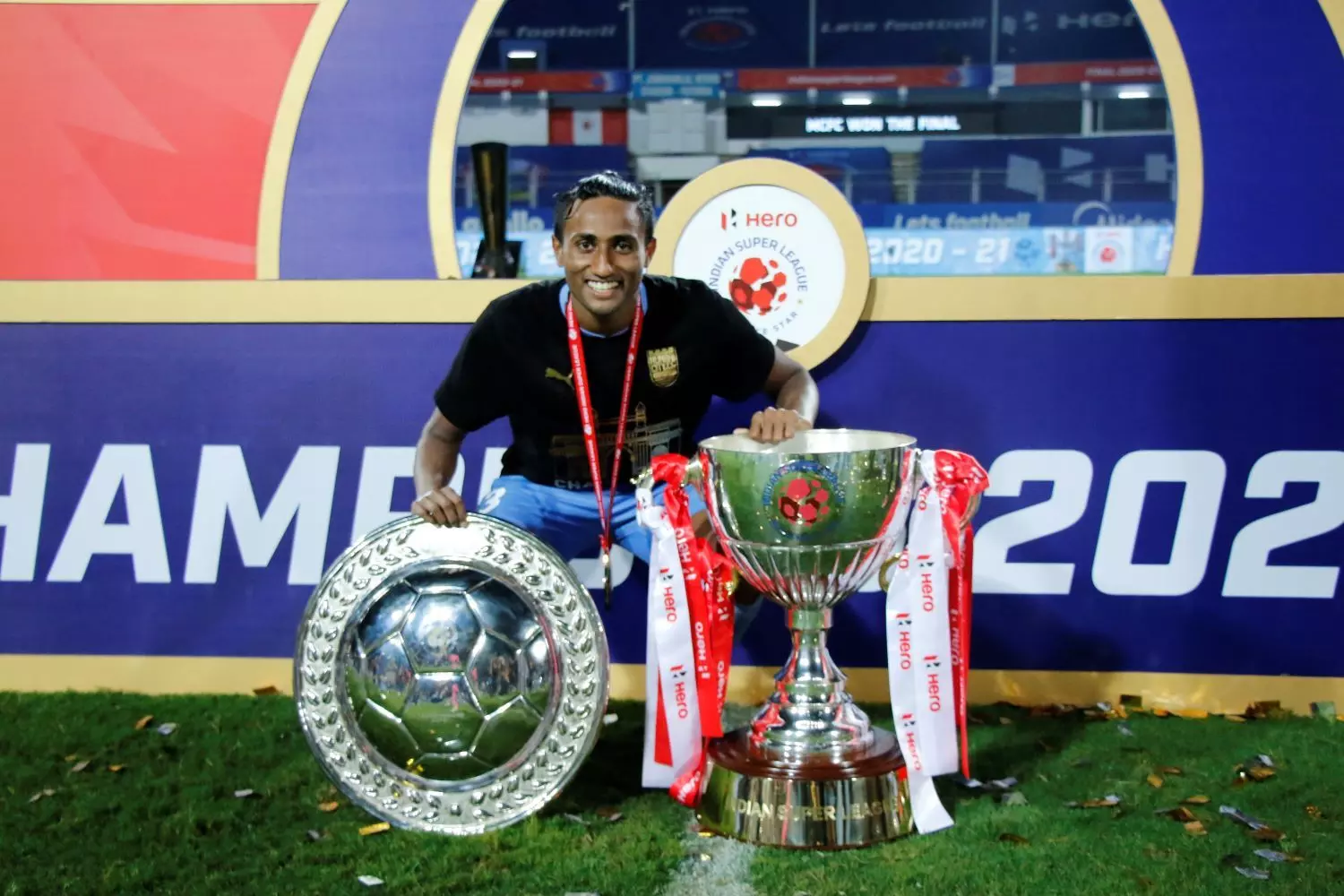 ISL: Mumbai City FC agree contract extension with Vignesh ...