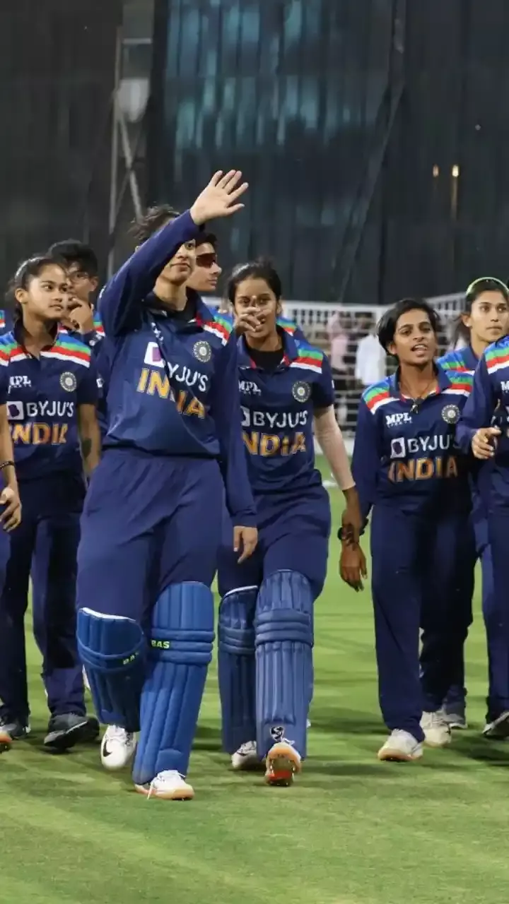 TOP-5 Indian Women Cricketers vs Men Cricketers salaries.