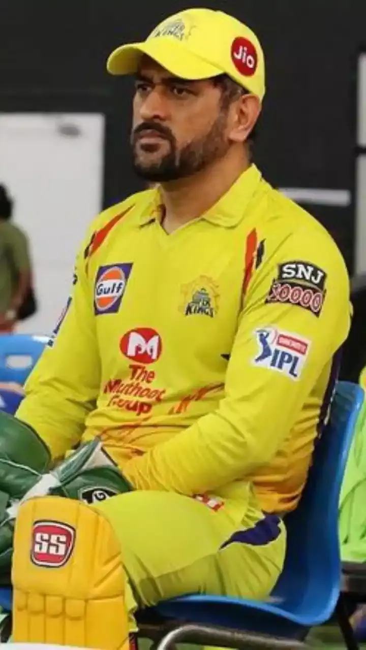 MS Dhoni will return only after all his CSK teammates reach home safely