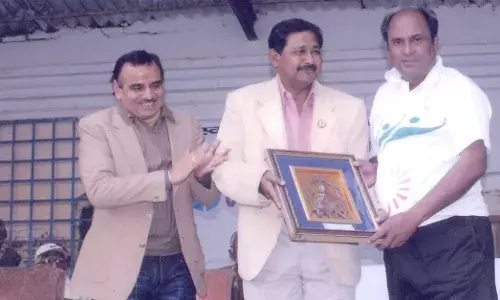 Ravindra Pal Singh (The person in the centre) (Source: Facebook) Ravindra Pal Singh (The person in the centre) (Source: Facebook)