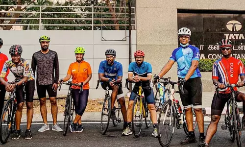 Relief Riders in Chennai (Source: Felix John/Facebook)