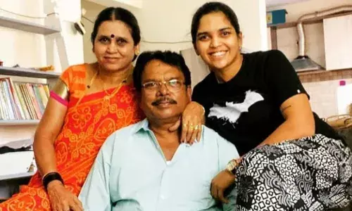 Veda Krishnamurthy with Father and Mother