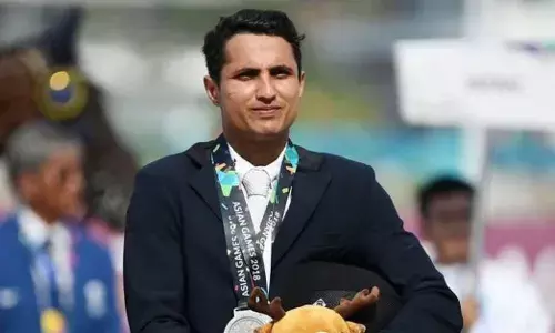 Which sport does Fouaad Mirza play?