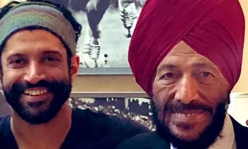 Farhan Akhtar with Milkha Singh (Source: FarOutAkhtar/ Twitter)