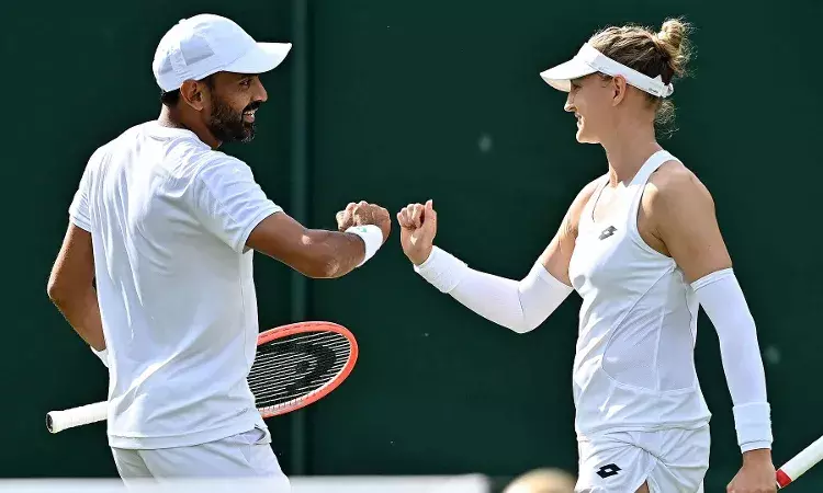 Divij Sharan and Samantha Murray Sharan playing at Wimbledon