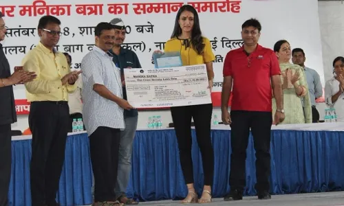 Arvind Kejriwal  give cash award to Manika Batra