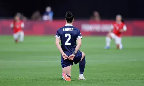 Black Lives Matter — Women footballers kneel to start a new era of Olympic activism Black Lives Matter — Women footballers kneel to start a new era of Olympic activism