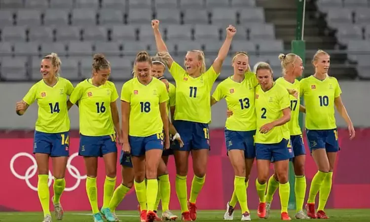 Swedens players celebrating a goal against USA