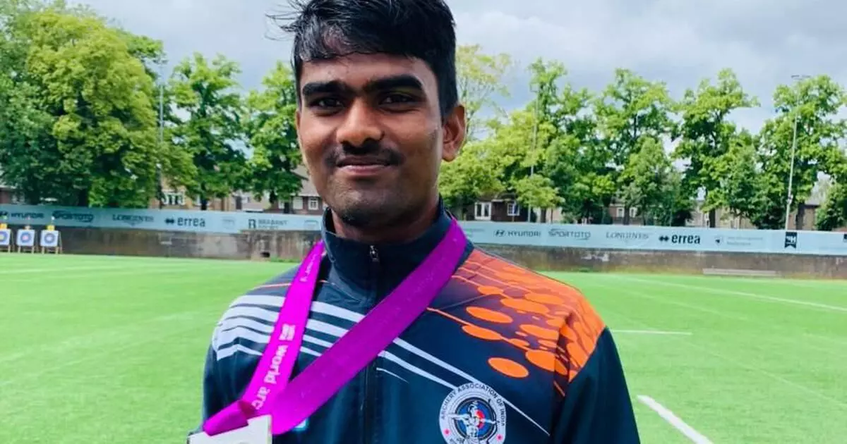 Pravin Jadhav with his silver medal at World Championships (Source: Scoll.in)