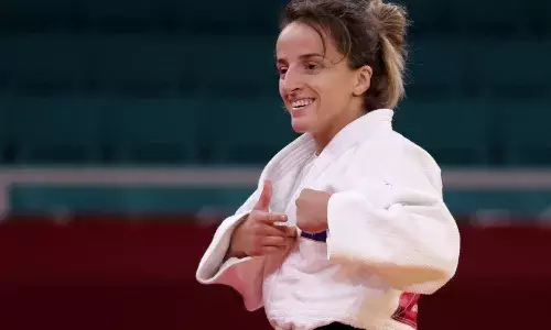 Distria Krasniqi of Kosova beats Japanese Funa Tonaki and wins gold at Tokyo Olympics