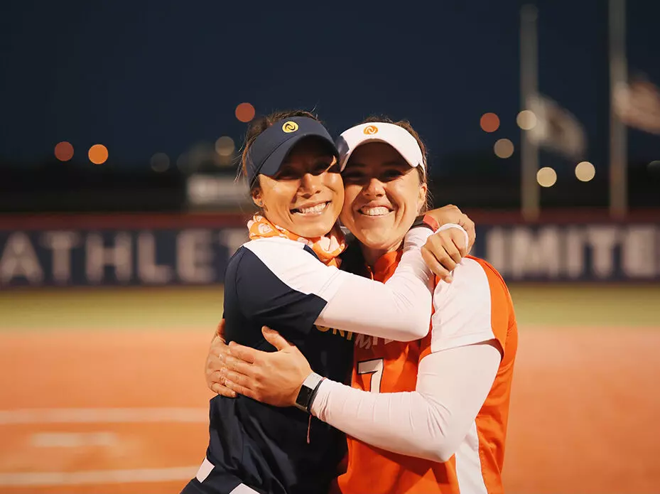 Anissa Urtez and Amanda Chidester (Source: Athletes Unlimited)