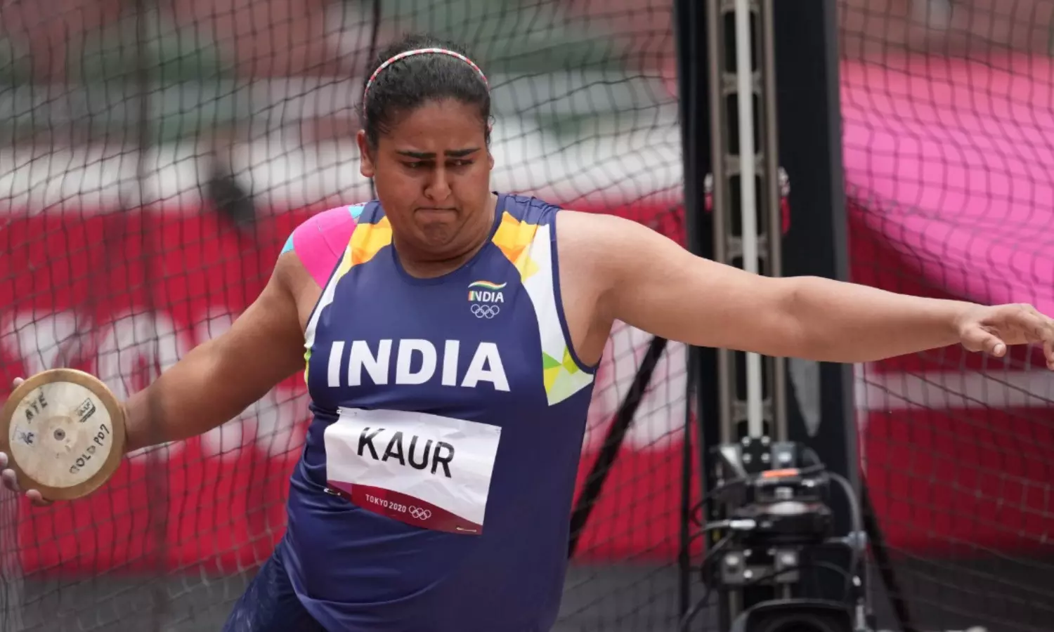 Tokyo Olympics: Why Kamalpreet is wearing on her shoulders?