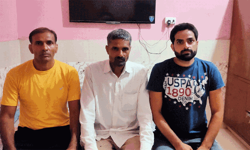 Ravi Dahiya father seated in the centre(source-rediffmail)