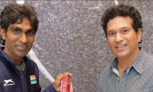 Pramod Bhagat with Sachin Tendulkar