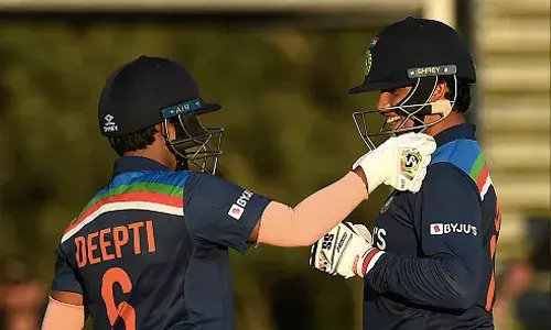Indian womens team loses second ODI against Australia