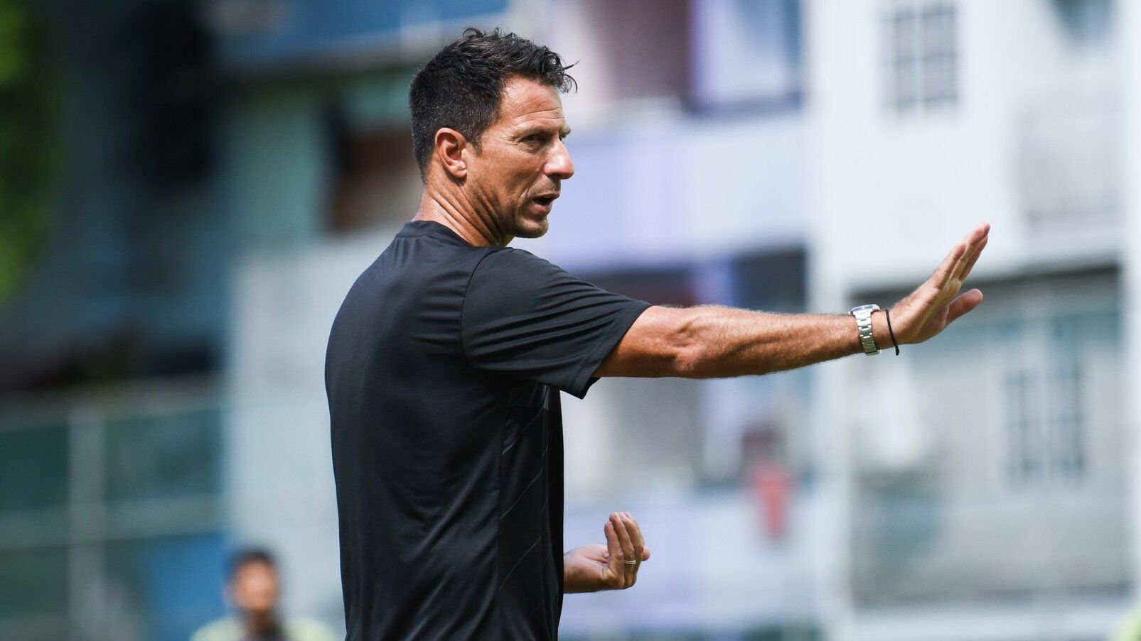 Who are the coaches of the Hero Indian Super League 2021-22?