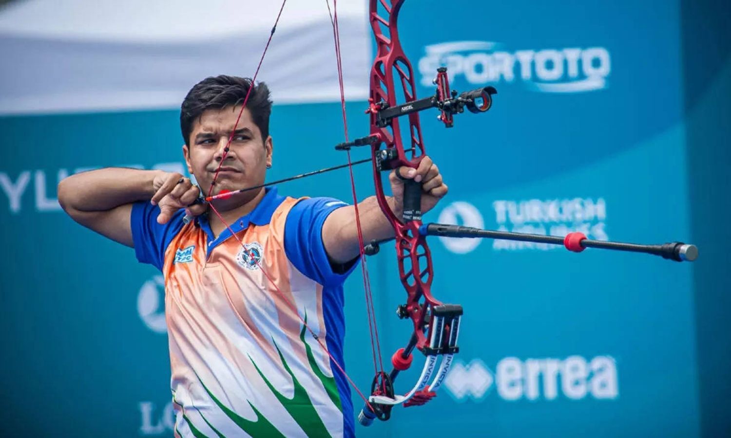 Archery World Cup Stage 2 Compound mixed pair fights for bronze; flop