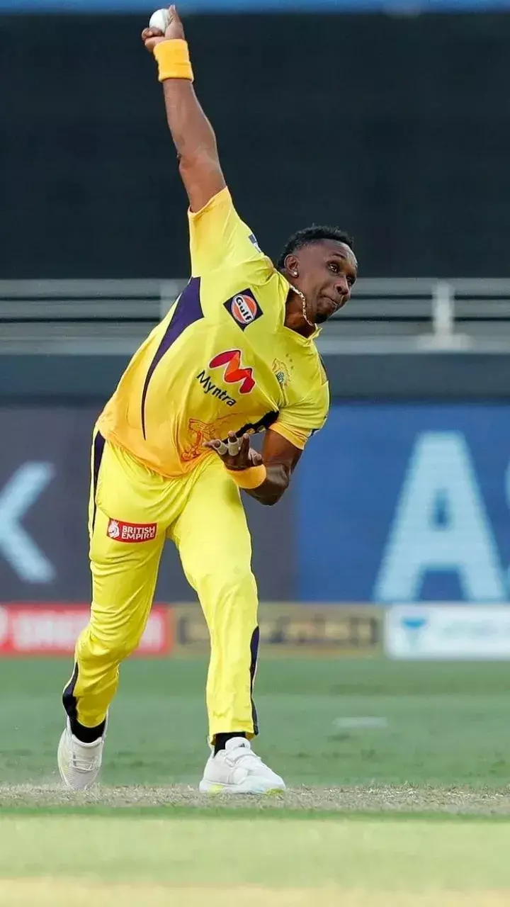Dwayne Bravo becomes the first bowler to take 550 wickets in T20s