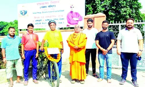 Sanjay Mayure after reaching Jammu (Source: Daily Excelsior)