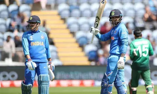 KL Rahul loves picking the brains of his former captain MS Dhoni [Source: BCCI]