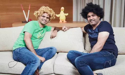 Vikram Sathaye with Virender Sehwag Vikram Sathaye with Virender Sehwag