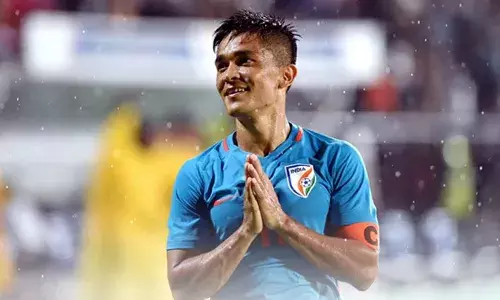 Indian Football: Sunil Chhetri surprises fan on Twitter