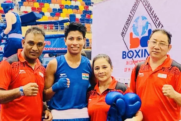 Lovlina with her team (Source: ANI) Lovlina with her team (Source: ANI)