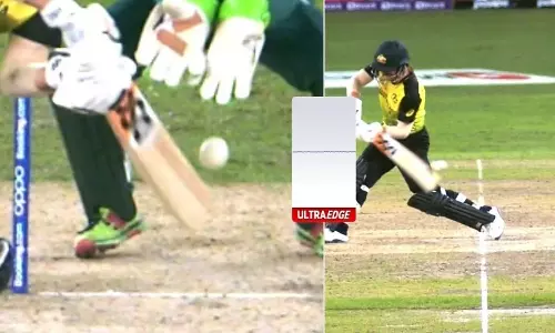WATCH: David Warners shocking decision to walk instead of taking the DRS