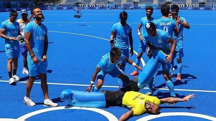 The Indian mens hockey team after winning the bronze at the Tokyo Olympics (Source: Reuters)