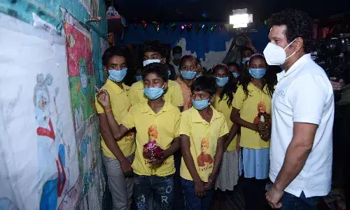 Legenedary crickter Sachin Tendulkar with childeren of Sewaniya (Source: Sachin Tendulkar/Twitter)