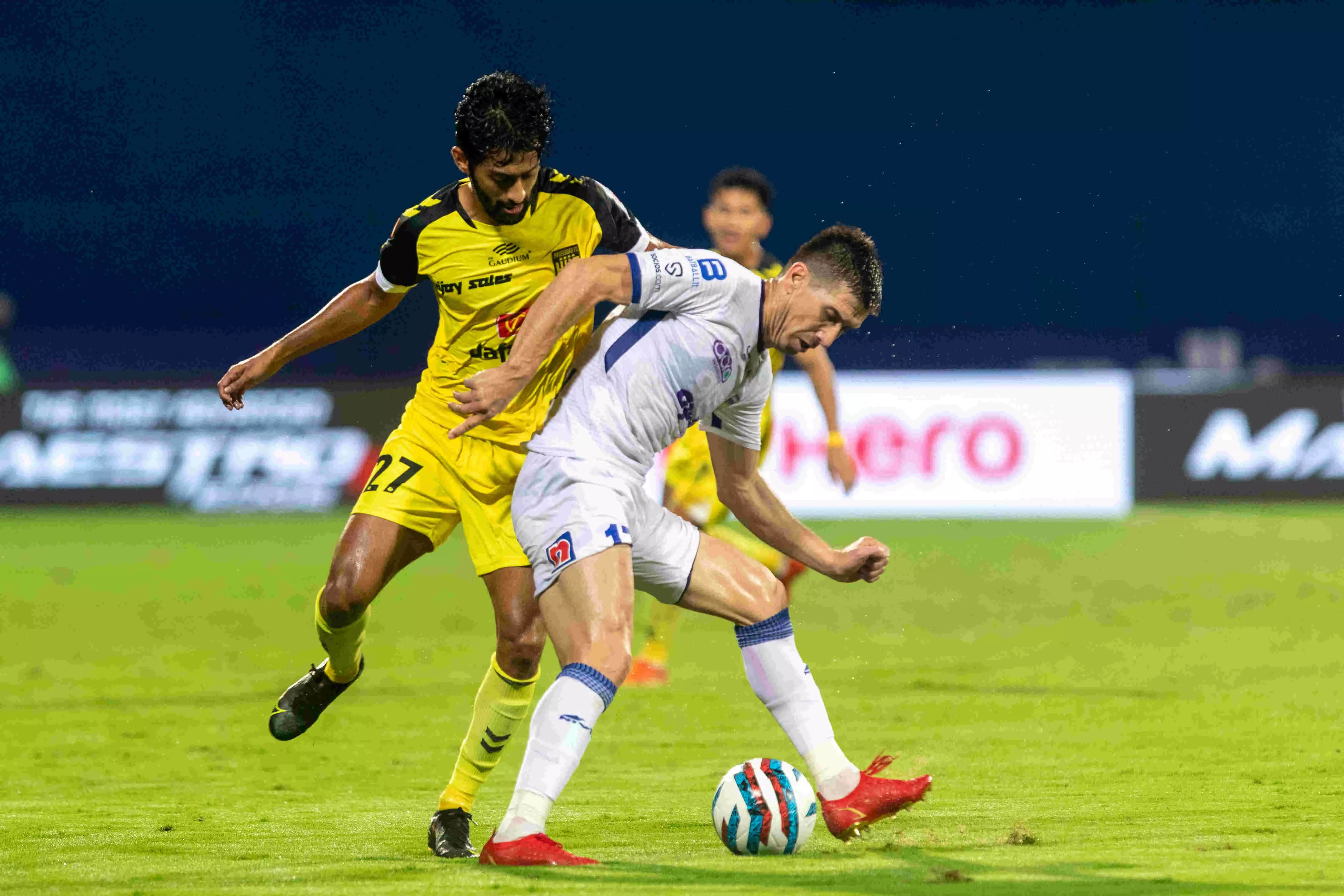 Nikhil Pojjary in action against Chenniyin FC; (Image via ISL)