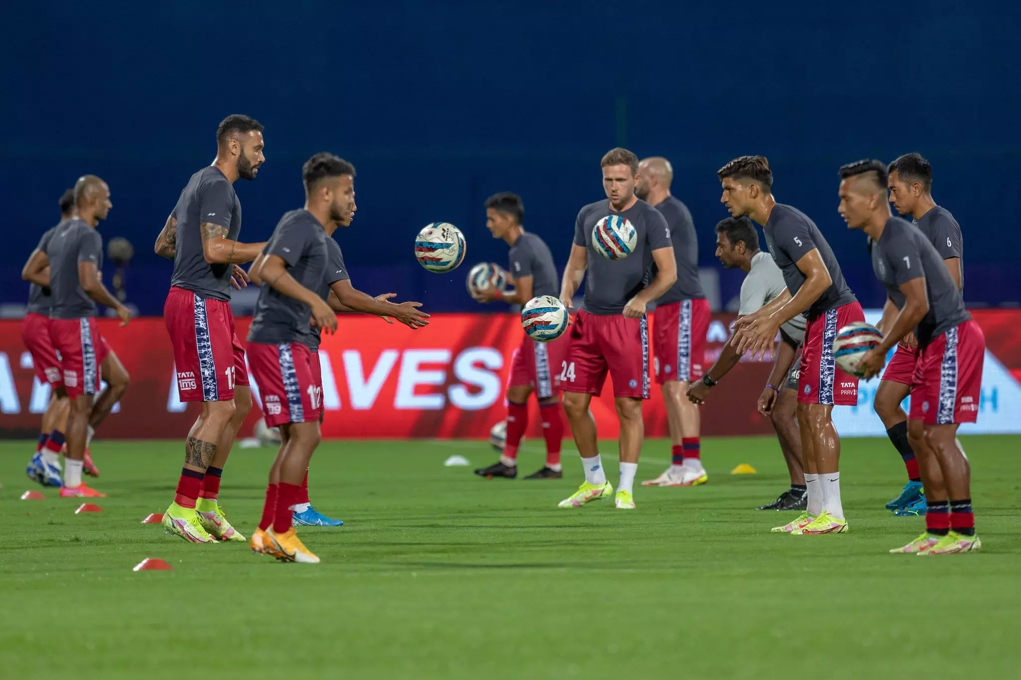 Jamshedpur players warming-up ahead of kickoff; (Image via ISL Media)