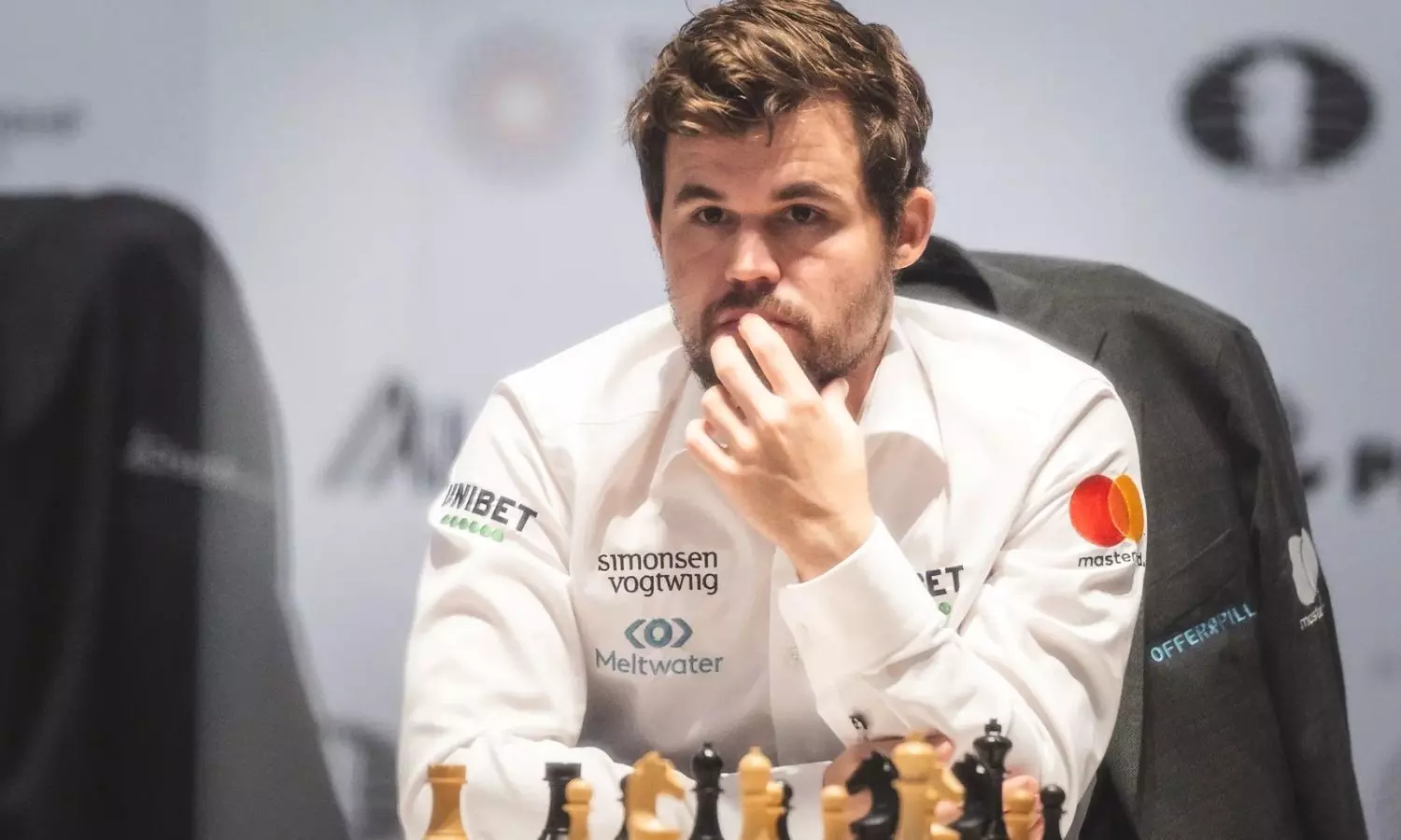 Magnus Carlsen Draws First Blood Against Ian Nepomniachtchi by Winning  Longest Game in World Chess Championship History - News18