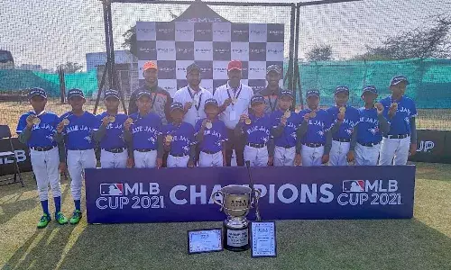 Satara Blue Jays players and coaches with the MLB Cup 2021 trophy