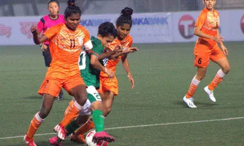 India in action against Bangladesh at U-19 SAFF womens championships final (Source: AIFF)