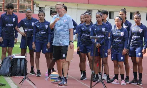 Police officer in his younger days, Thomas Dennerby does not yell at Indian women players