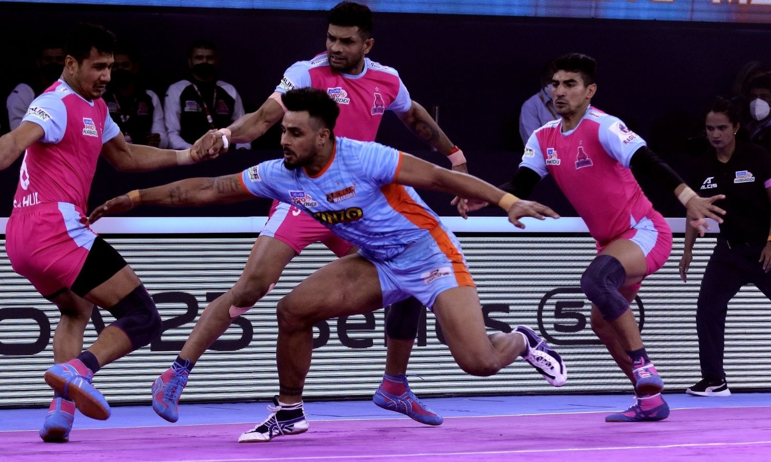 Arjun Deshwal's Super 10 helps Jaipur Pink Panthers beat Bengal Warriors in  vivo Pro Kabaddi Season 9