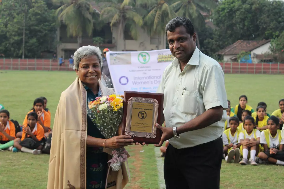 Shanti Mullick being felicitated at an event for her contributions to the game