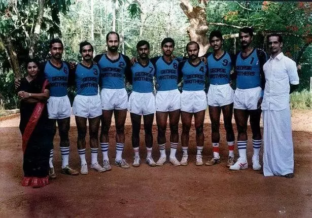 Jimmy and his 8 brothers with their parents (Source: Sportskeeda)