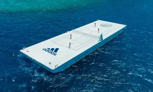 Floating tennis court on the Great Barrier Reef in Australia Adidas Floating tennis court on the Great Barrier Reef in Australia Adidas