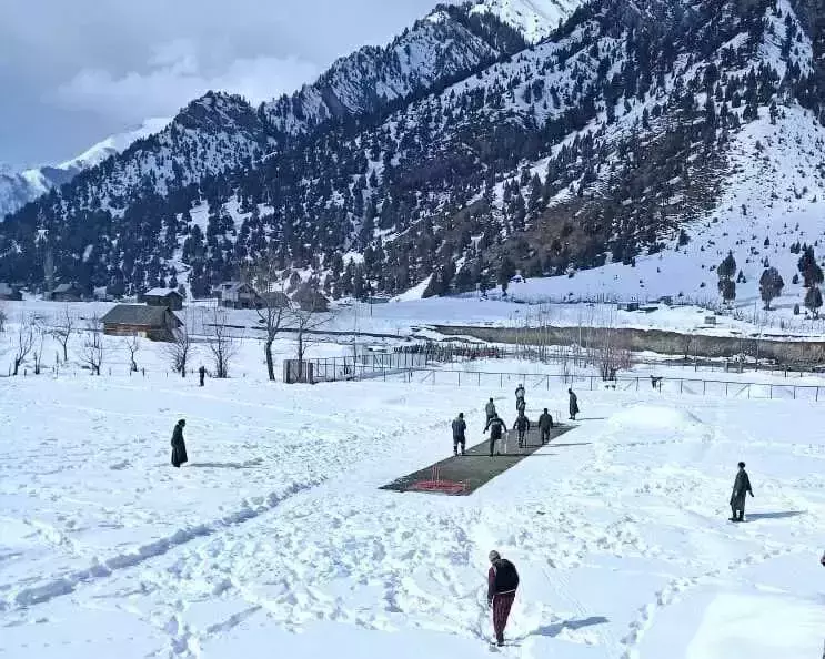 Locals playing cricket on snow in Bagtore village of Gurez Valley (Shaizan Nadaf)