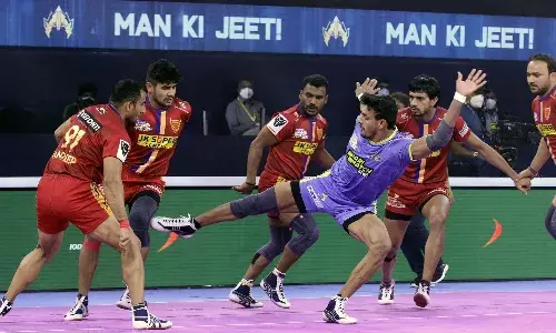 Tamil Thalaivas raider Manjeet attempts a raid against Dabang Delhi K.C