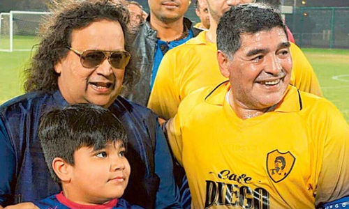 Legendary singer Bappi Lahiri with football legend Diego Maradona (Source: Gulf News)