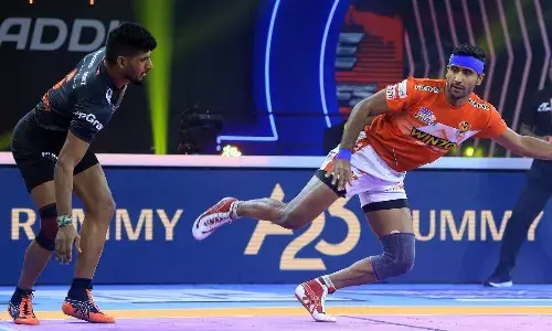 Pro Kabaddi: Gujarat Giants defeats U Mumba; qualifies for playoffs
