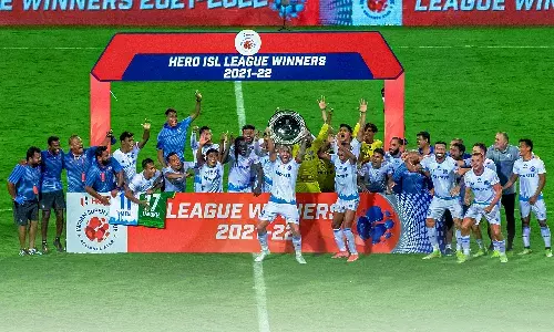 ISL 2021-22: Jamshedpur FC lifts the League Shield